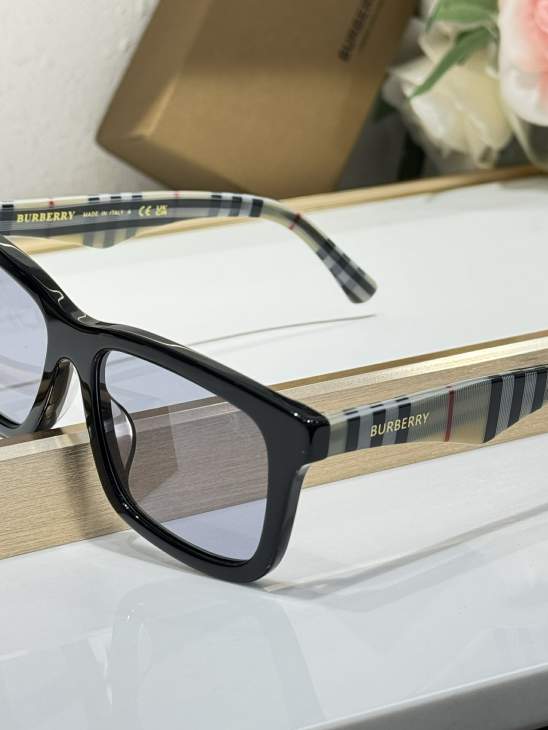 Picture of Burberry Sunglasses _SKUfw77795851fw